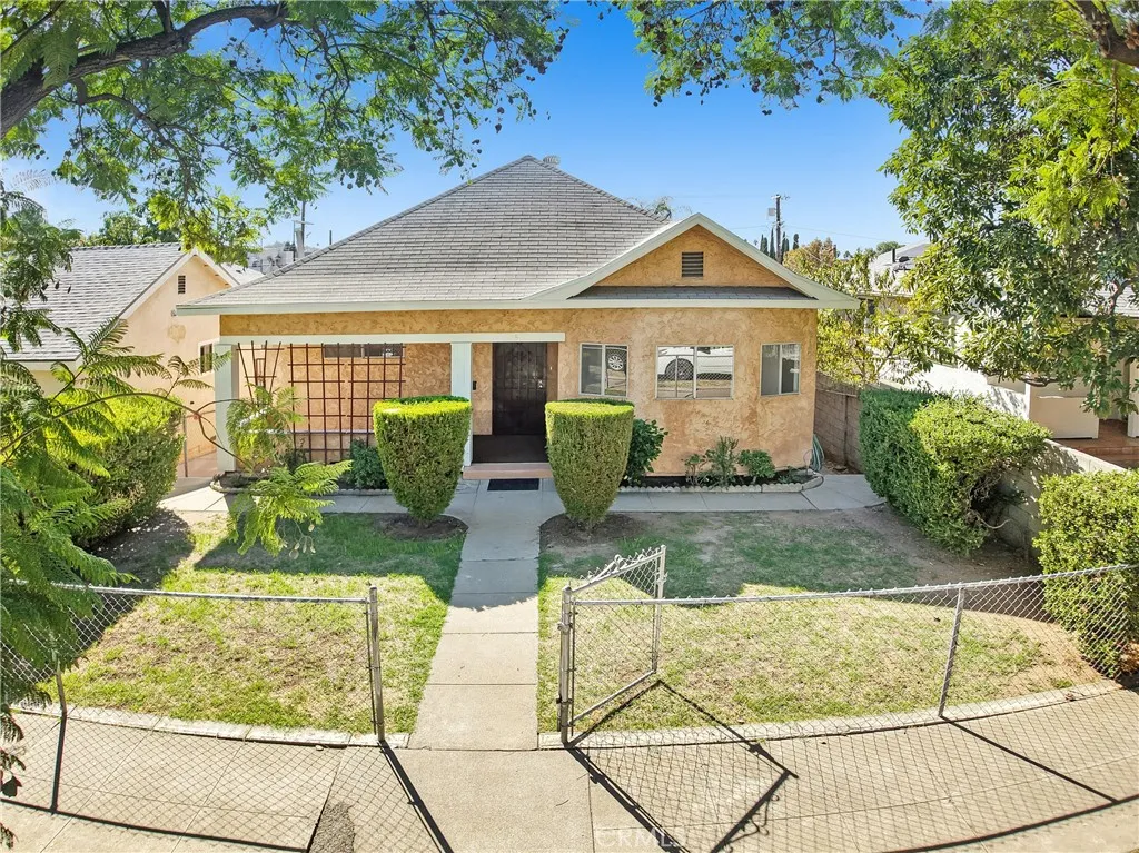 Los Angeles, CA 90042