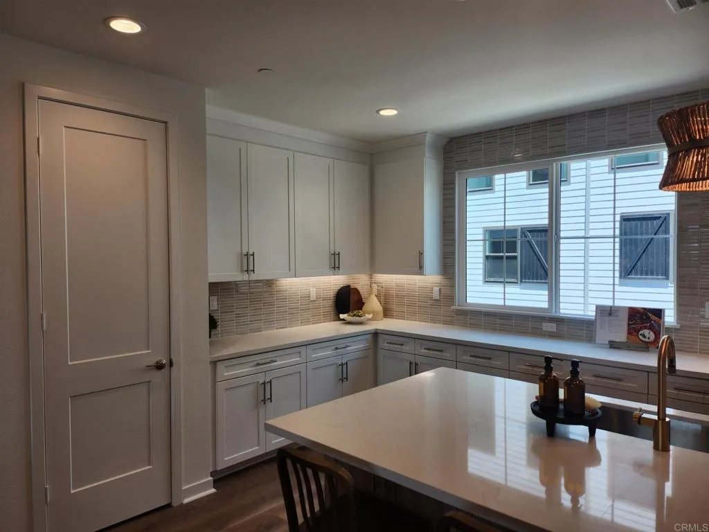 https://cdn.realtyfeed.com/cdn/127/306579572/7253faf61826c4c673fe61421ae3c968.webp
