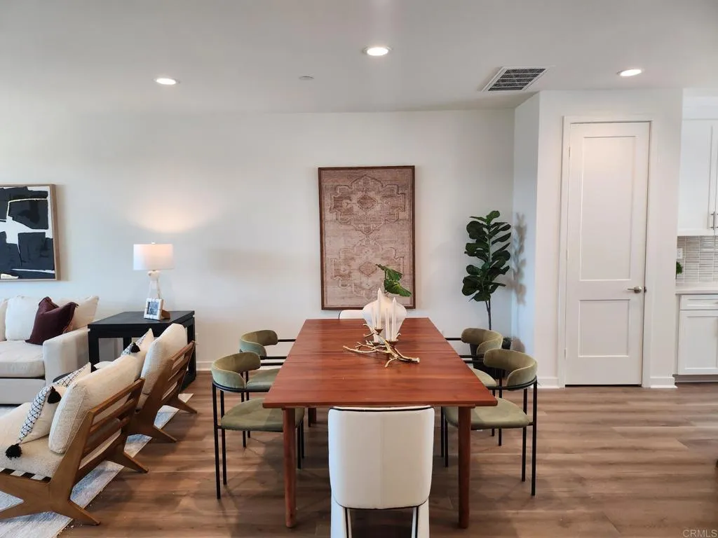 https://cdn.realtyfeed.com/cdn/127/306579572/a0aca6c214704c4395d707df29cba664.webp
