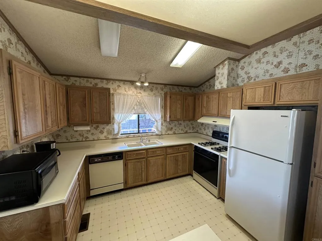 https://cdn.realtyfeed.com/cdn/127/306579671/64c247980a7872408d0128fc49a5bc73.webp