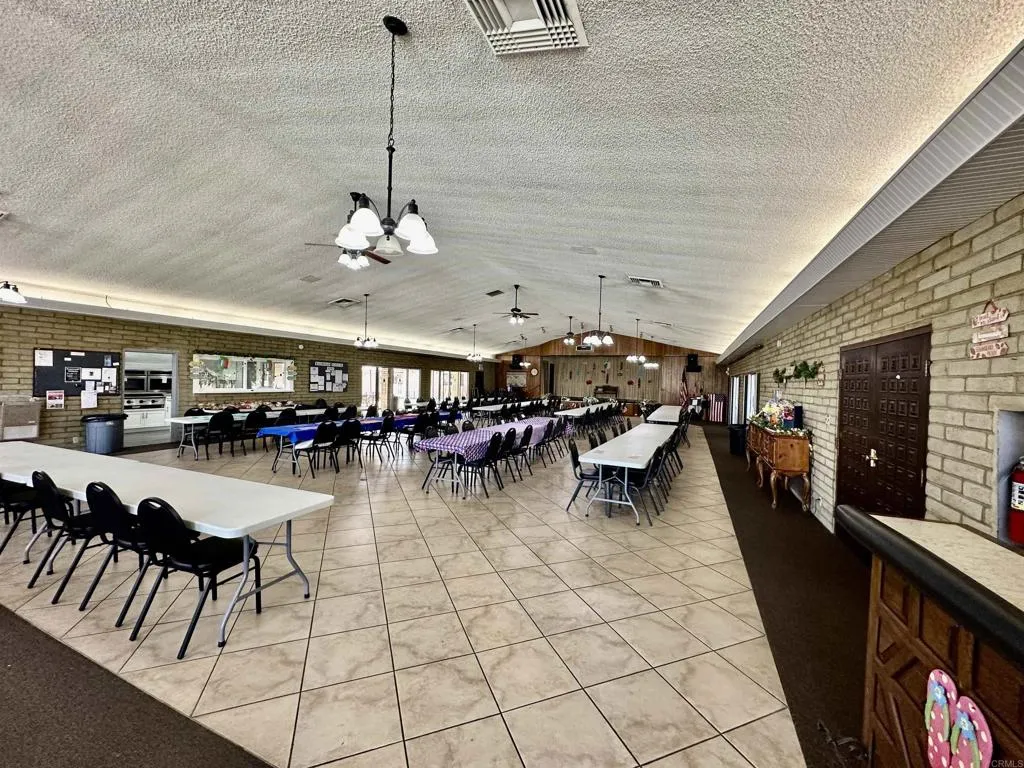 https://cdn.realtyfeed.com/cdn/127/306579671/81c28a7227fe21ac4c68f8b323d1d9e3.webp