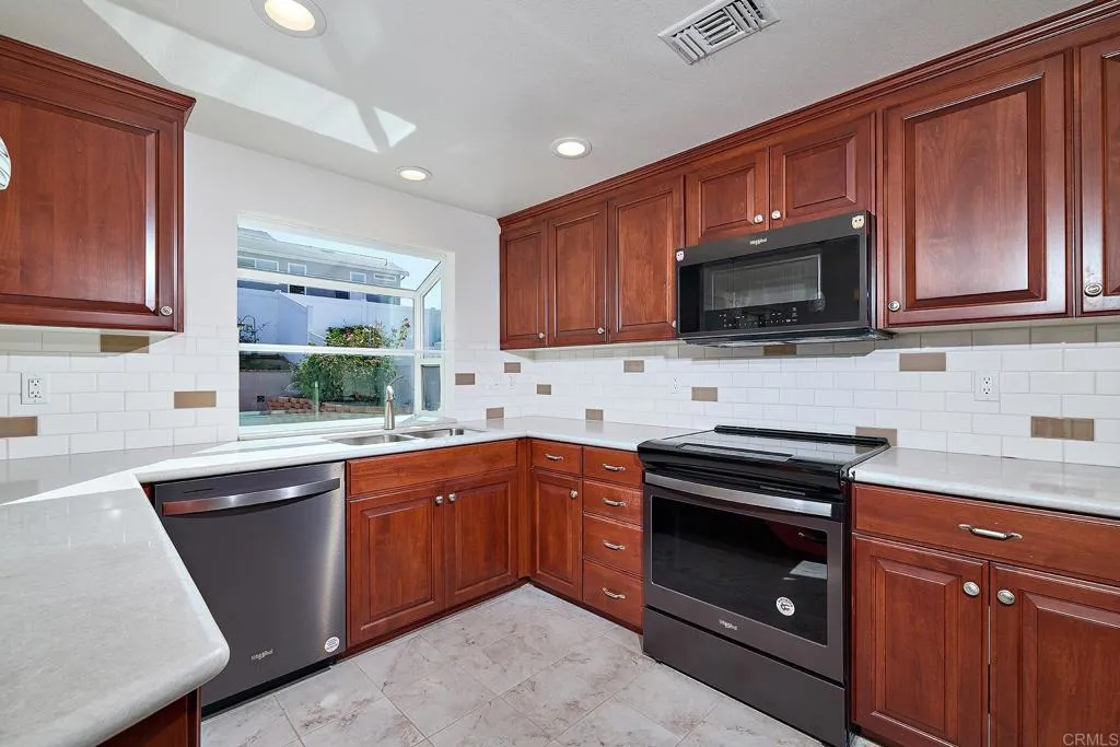 https://cdn.realtyfeed.com/cdn/127/306579739/1fe3688f08249818433a806c058ada18.webp