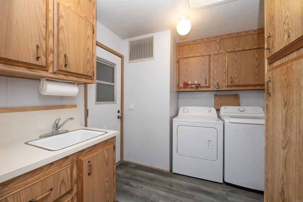 https://cdn.realtyfeed.com/cdn/127/306579831/f049b12c937ffd82ac9f0fa8c5abd369.webp