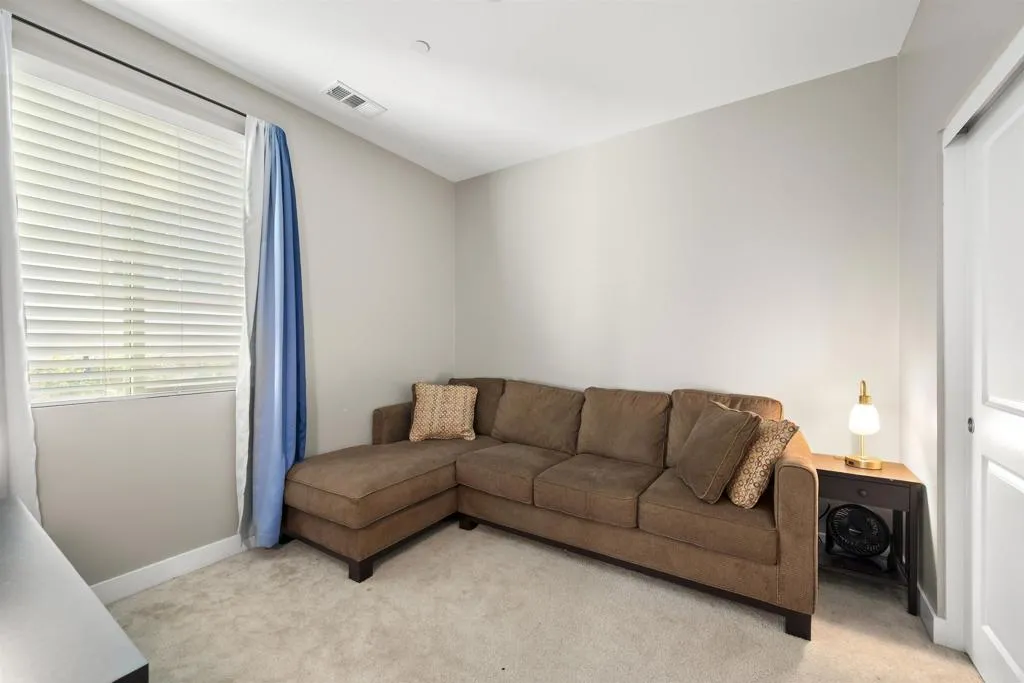 https://cdn.realtyfeed.com/cdn/127/306579837/cfe193fc659359611baee09b4999b3f9.webp