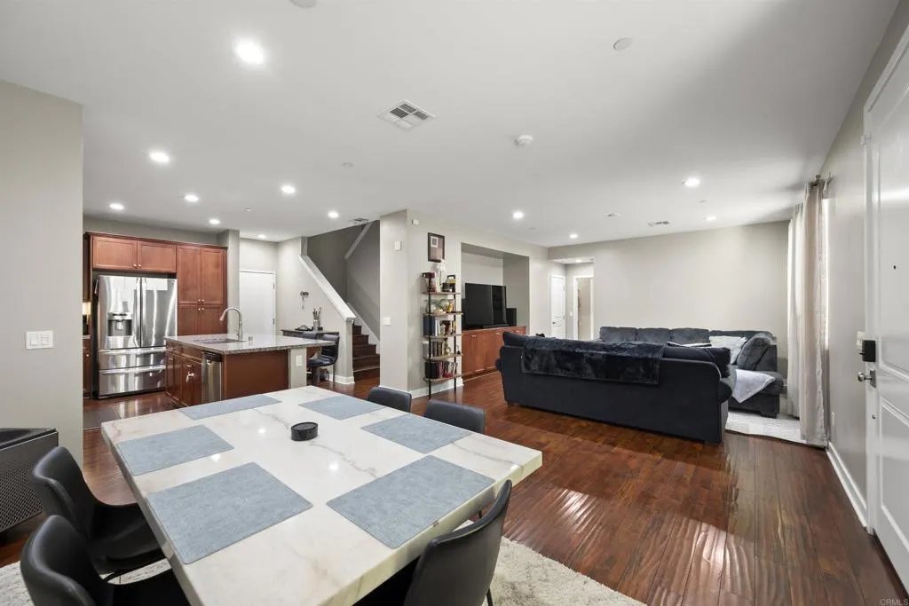https://cdn.realtyfeed.com/cdn/127/306579837/f59a2f398310c1a105e308cadf3cfa9a.webp