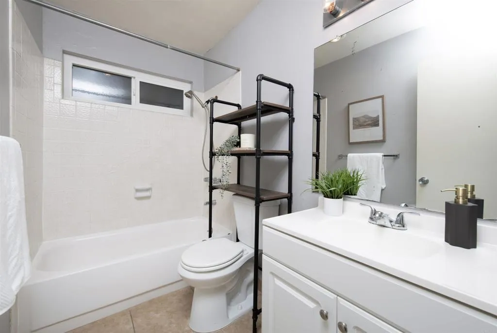 https://cdn.realtyfeed.com/cdn/127/306579857/4caeb7b6413416bfbe4fb98a95387739.webp