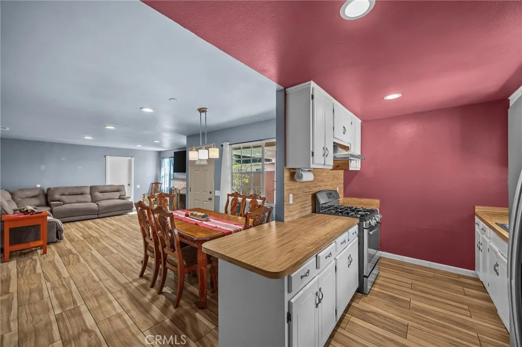 https://cdn.realtyfeed.com/cdn/127/306579990/9b62654a900e64ac2105848f68fa8f28.webp