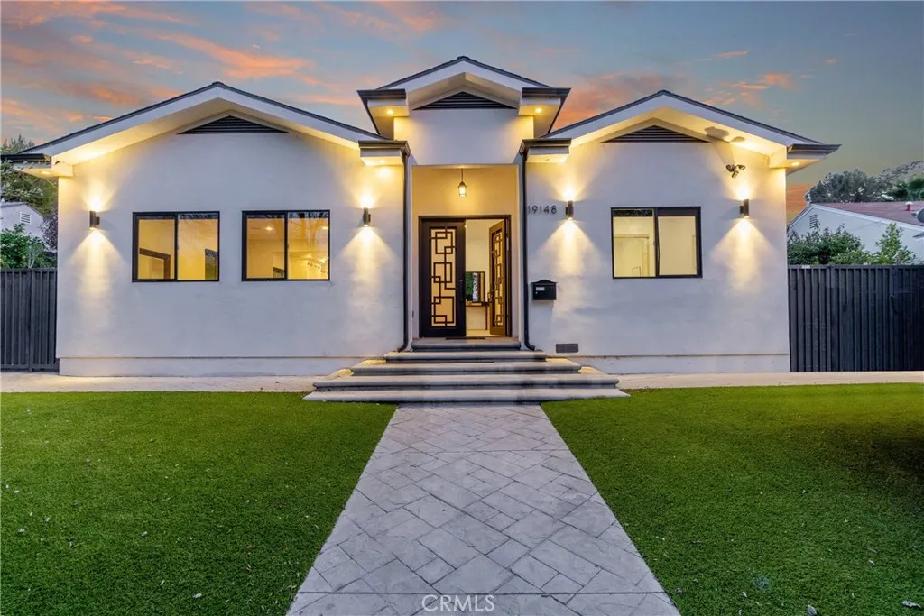 19148 Oxnard Street, Tarzana, CA 91356 - Main photo, Tarzana, CA