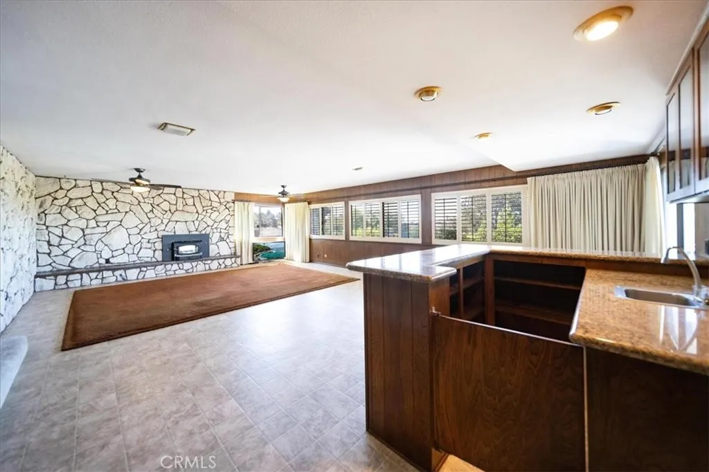 https://cdn.realtyfeed.com/cdn/127/306580350/24e9d0f8972d4dbb978423adc868d553.webp