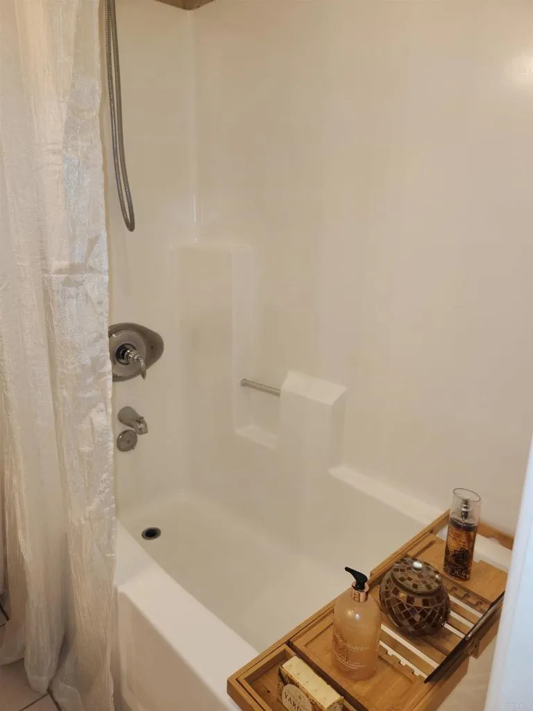 https://cdn.realtyfeed.com/cdn/127/306580591/6442470f0e075c4aa56153460da35115.webp