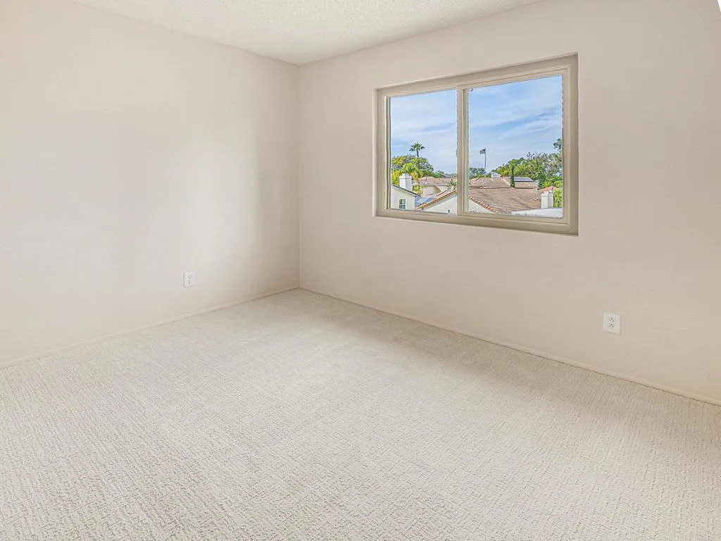 https://cdn.realtyfeed.com/cdn/127/306581054/40c77340af7ed26795e32c678a1c5eab.webp