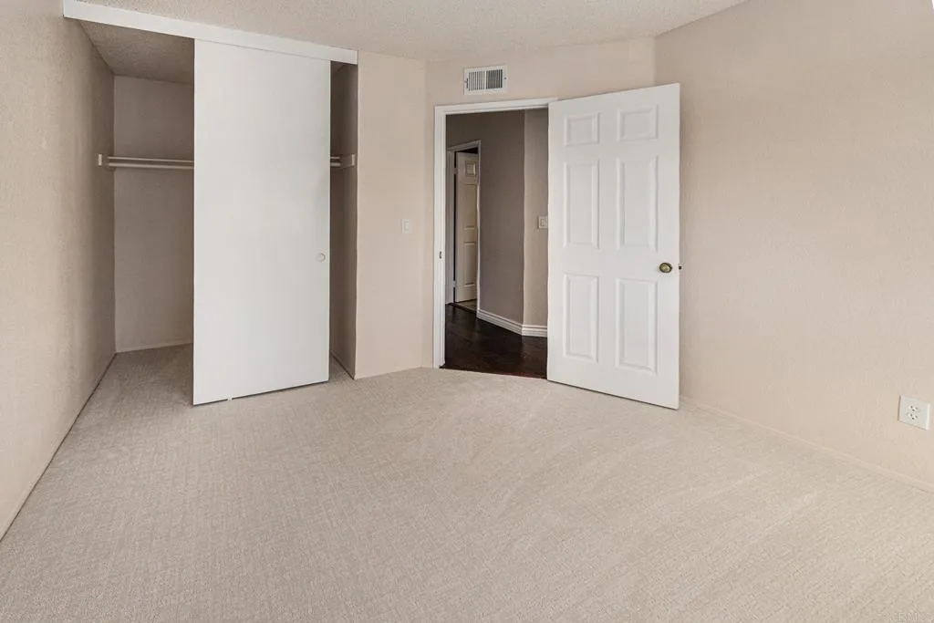 https://cdn.realtyfeed.com/cdn/127/306581054/a4c0757503514c86bee7d20d527932a4.webp