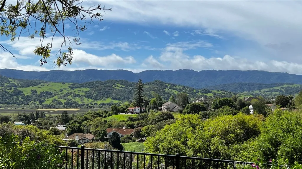 692 Hillside Drive, Solvang, CA 93463