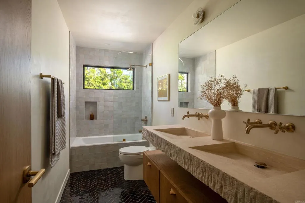 https://cdn.realtyfeed.com/cdn/127/306581126/639e0bbf6863053b0b8b45329fe3135c.webp