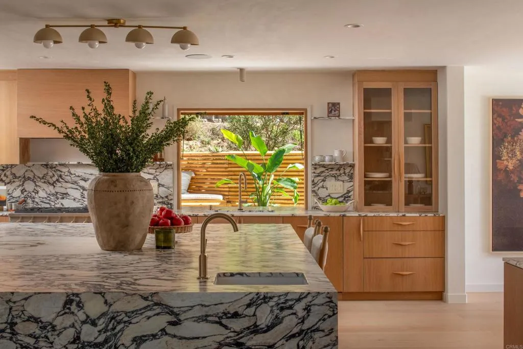 https://cdn.realtyfeed.com/cdn/127/306581126/93730494006223879211adbd71458aa3.webp