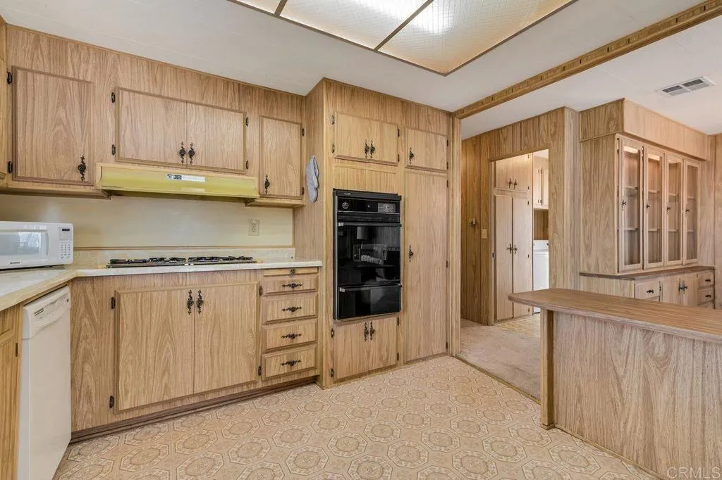 https://cdn.realtyfeed.com/cdn/127/306581210/00654bda55b752f22a4baa00b4d6550c.webp