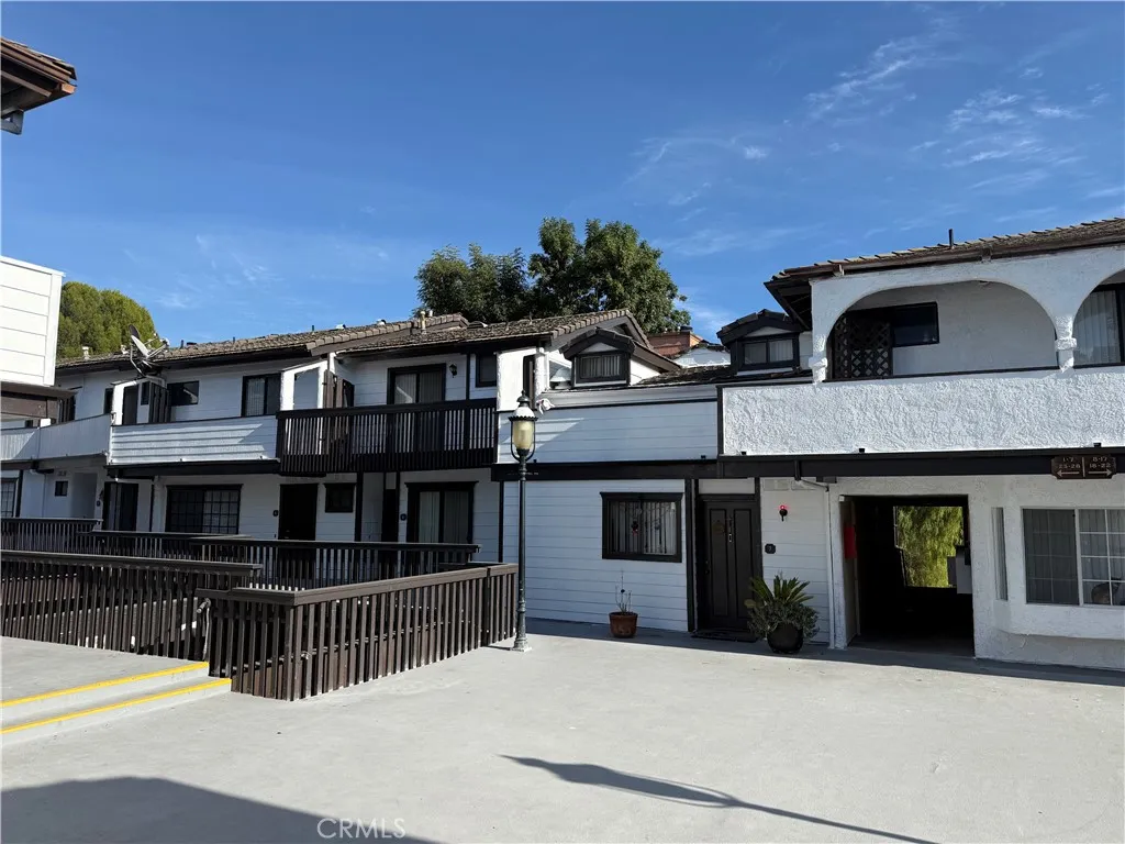 5250 Colodny Drive Unit 21, Agoura Hills, CA 91301
