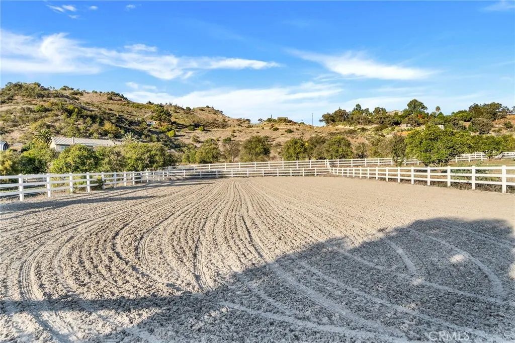 https://cdn.realtyfeed.com/cdn/127/306581477/7cb4ff0727b24f7fa0e90283a6b85971.webp
