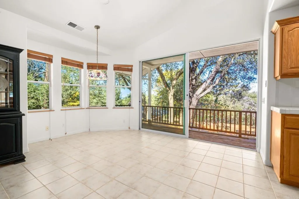 https://cdn.realtyfeed.com/cdn/127/306581752/923130688a79ff44ed2b43196ad7d289.webp