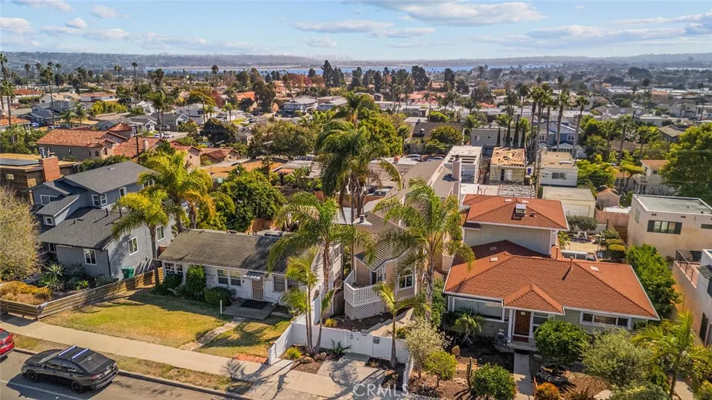 https://cdn.realtyfeed.com/cdn/127/306581763/9582182c05a35da7719d74f2c106ffb6.webp