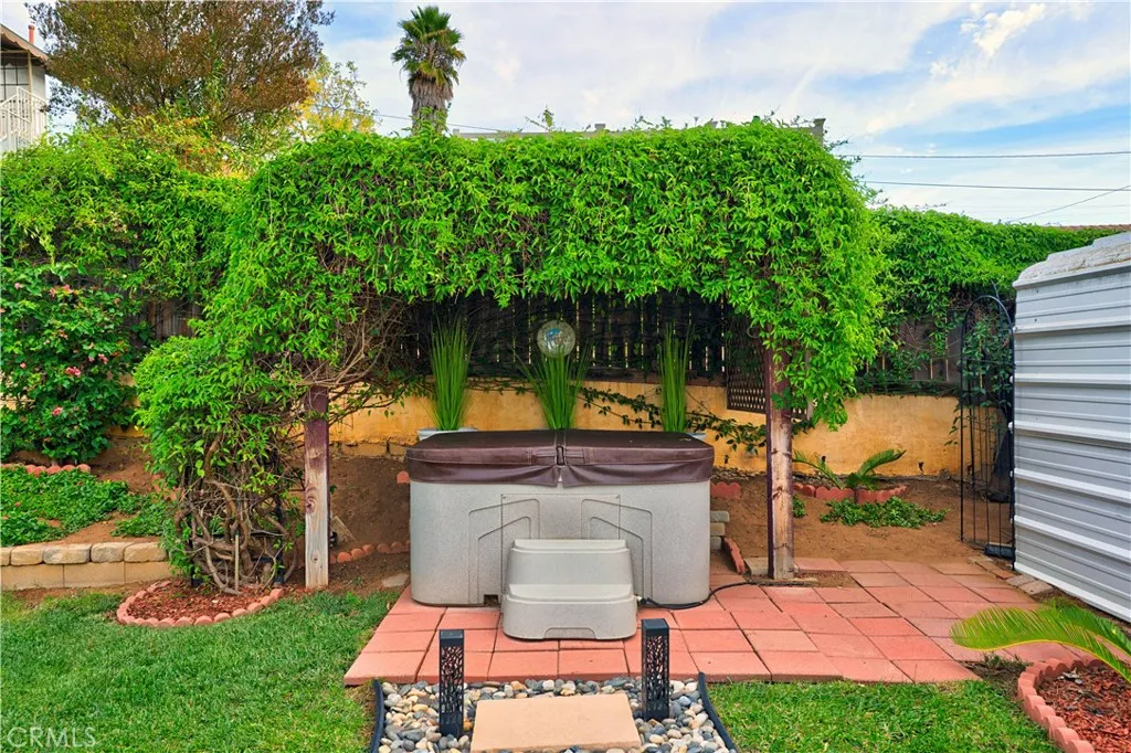 https://cdn.realtyfeed.com/cdn/127/306581774/8180f7aaca68e0bccc7c5726f9cc65d8.webp