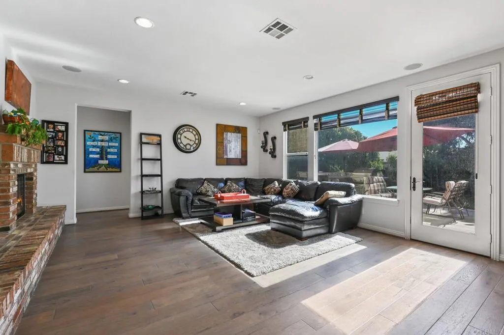https://cdn.realtyfeed.com/cdn/127/306581932/72f3cd4734a45bdc45f25dac4375226b.webp