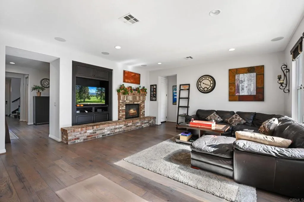 https://cdn.realtyfeed.com/cdn/127/306581932/ba2da29fac836f470805786660a45423.webp
