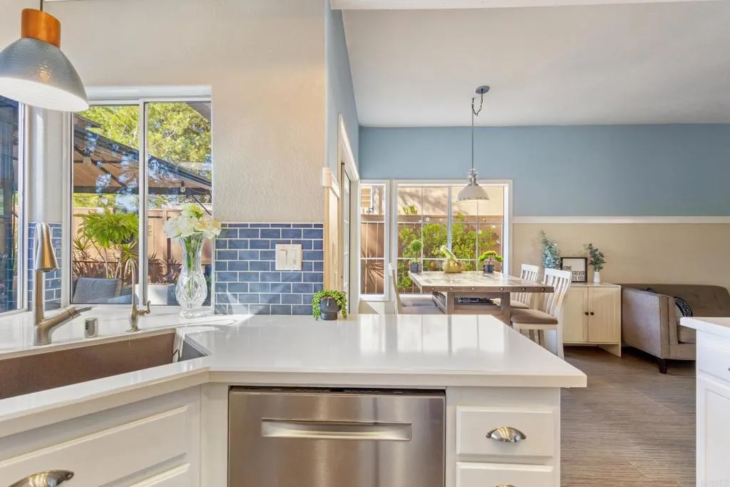 https://cdn.realtyfeed.com/cdn/127/306581970/37bffc2c87cf298c59eed3409ca91364.webp
