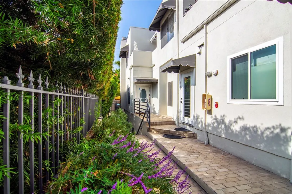959 N Doheny Unit 205, West Hollywood, CA 90069 - Photo 2 of 25, West Hollywood, CA