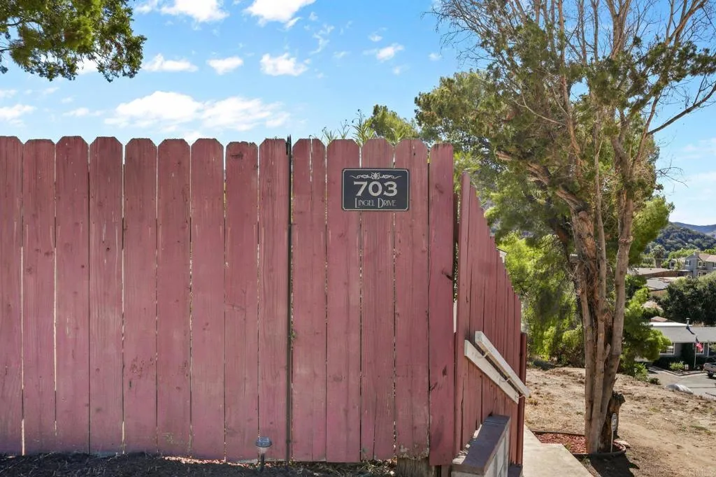 https://cdn.realtyfeed.com/cdn/127/306582140/820b64c3cbf95d8130a27f711f6691cb.webp