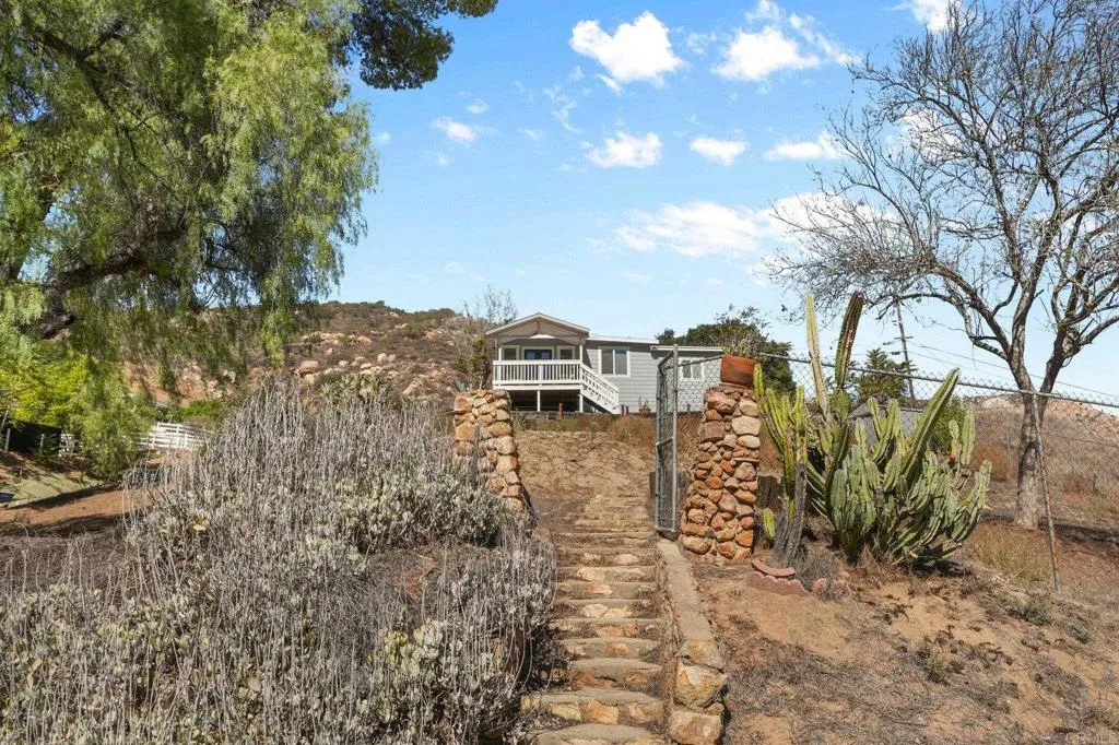 https://cdn.realtyfeed.com/cdn/127/306582140/e7b6625acfd084f381fb9061eb63c195.webp