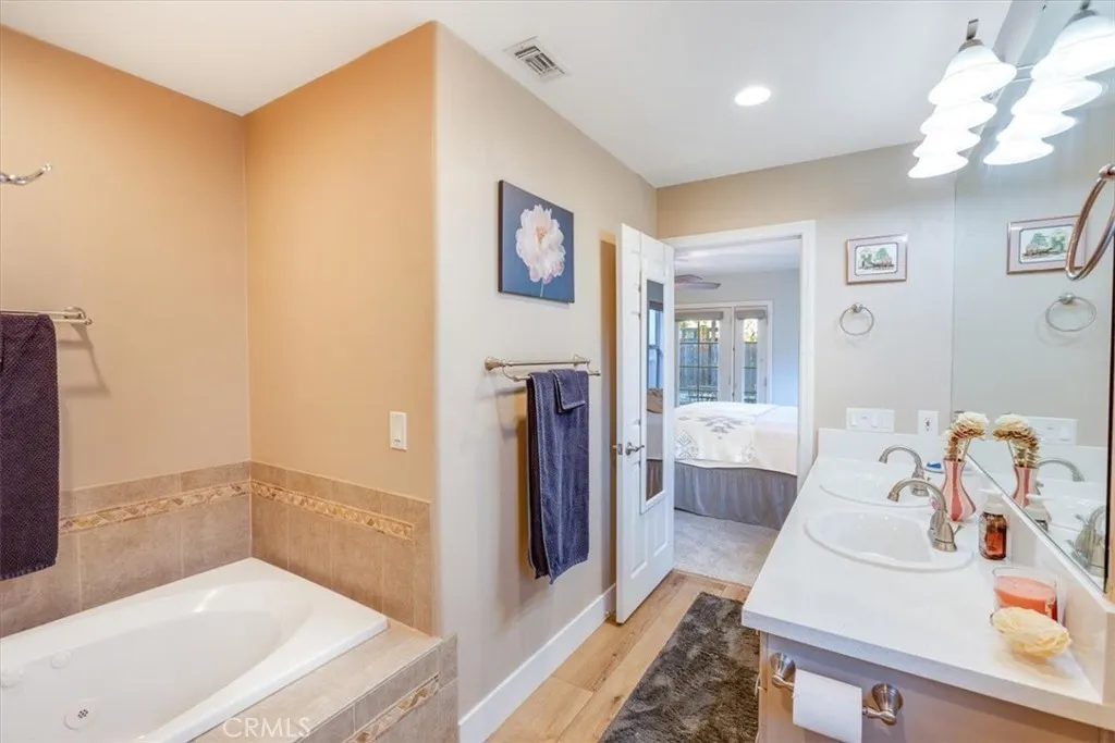 https://cdn.realtyfeed.com/cdn/127/306582161/71aad8bb05a04006538264056a621405.webp