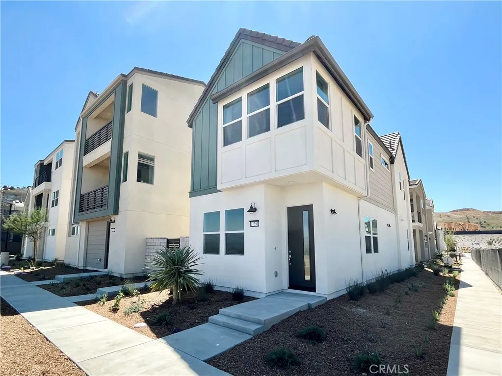 Valencia, CA 91381