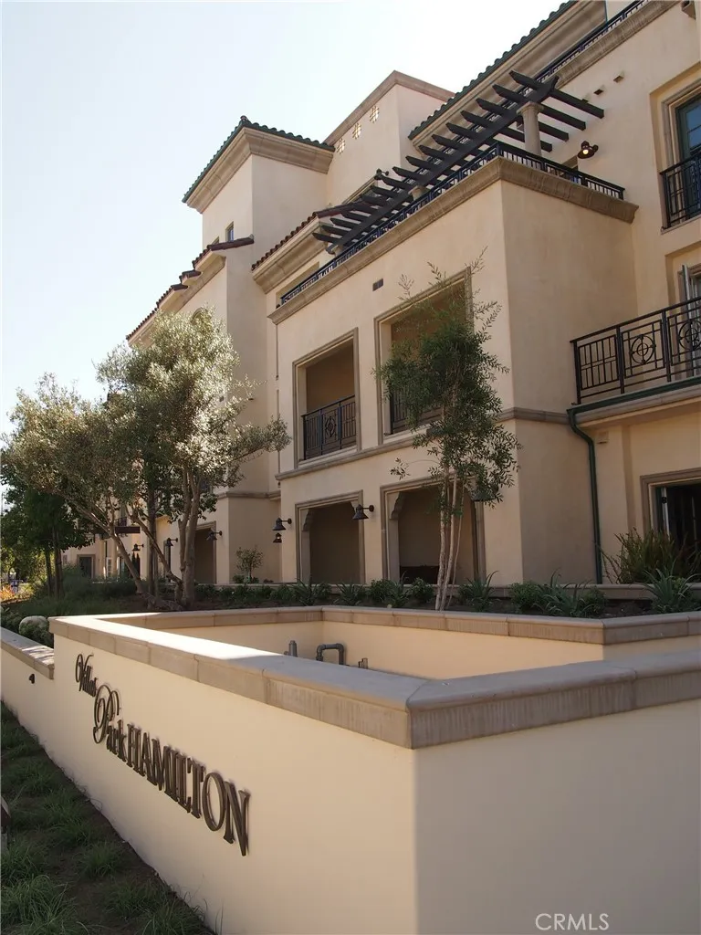227 S Hamilton 211