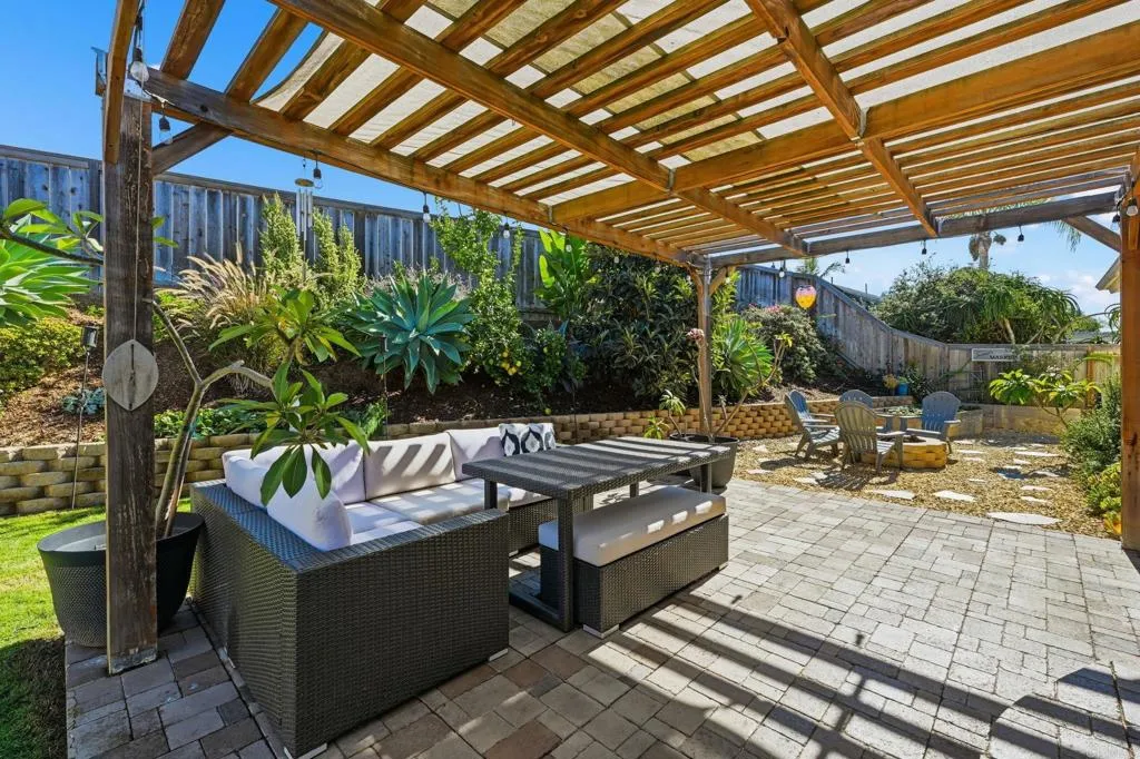 https://cdn.realtyfeed.com/cdn/127/306582512/6cb65d0ef37ad48bc47d40f955270138.webp