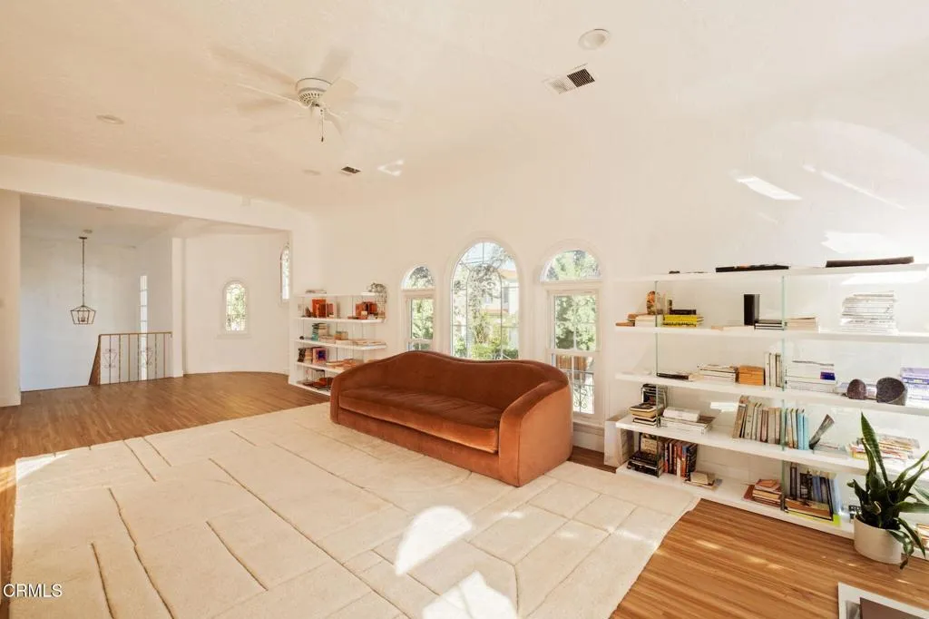 Los Angeles, CA 90019