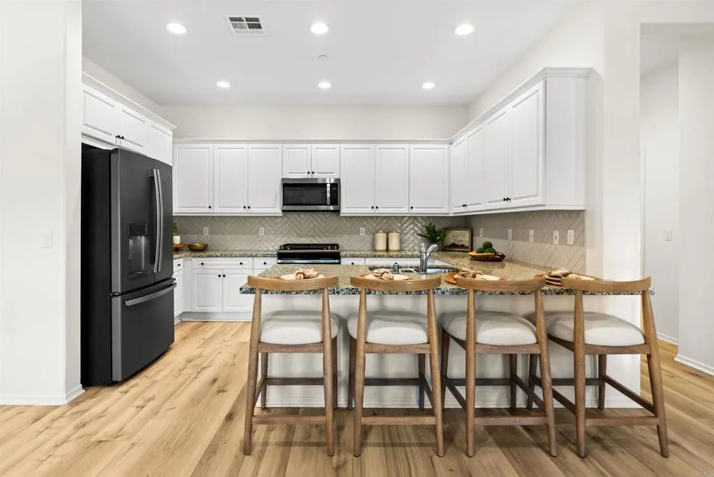 https://cdn.realtyfeed.com/cdn/127/306582759/582ccbcb10de9fa57af7a539871ba78c.webp