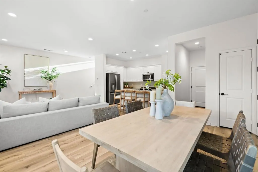 https://cdn.realtyfeed.com/cdn/127/306582759/68c995383f3a6cdb5a44a0858ee611a7.webp