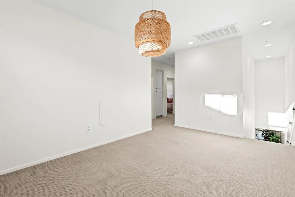 https://cdn.realtyfeed.com/cdn/127/306582759/d5bf4caf74b54d6259c23239c3abd291.webp