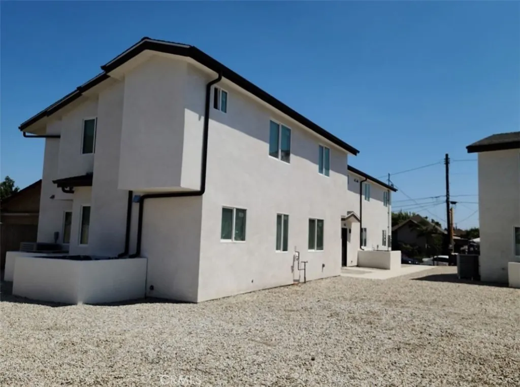 Los Angeles, CA 90011