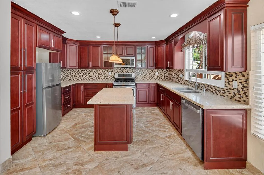 https://cdn.realtyfeed.com/cdn/127/306582835/bcd96cb49ab808232047e0ddf5c5b590.webp