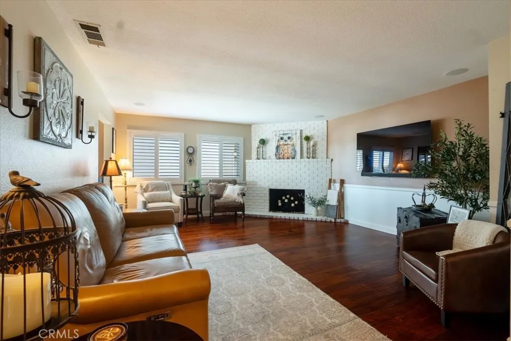 https://cdn.realtyfeed.com/cdn/127/306582856/3b2260fe164da5ea7c5a3b3c789234a2.webp