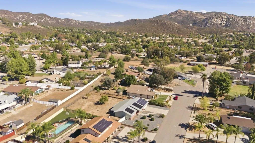 https://cdn.realtyfeed.com/cdn/127/306582880/8dba266898ed2c98814df6a0ba21219e.webp