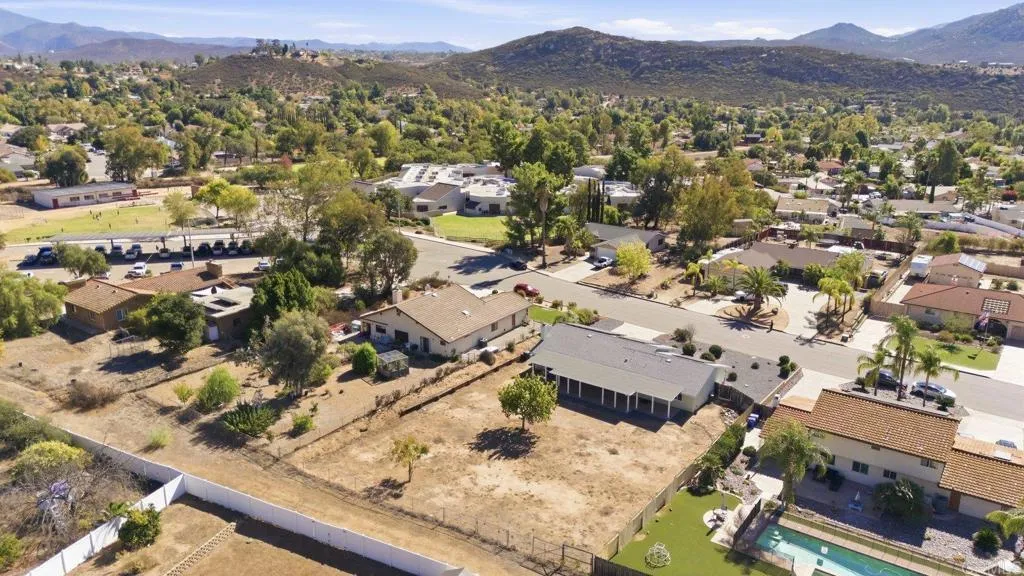 https://cdn.realtyfeed.com/cdn/127/306582880/ecb19e0edd84000a4598527c735692b8.webp