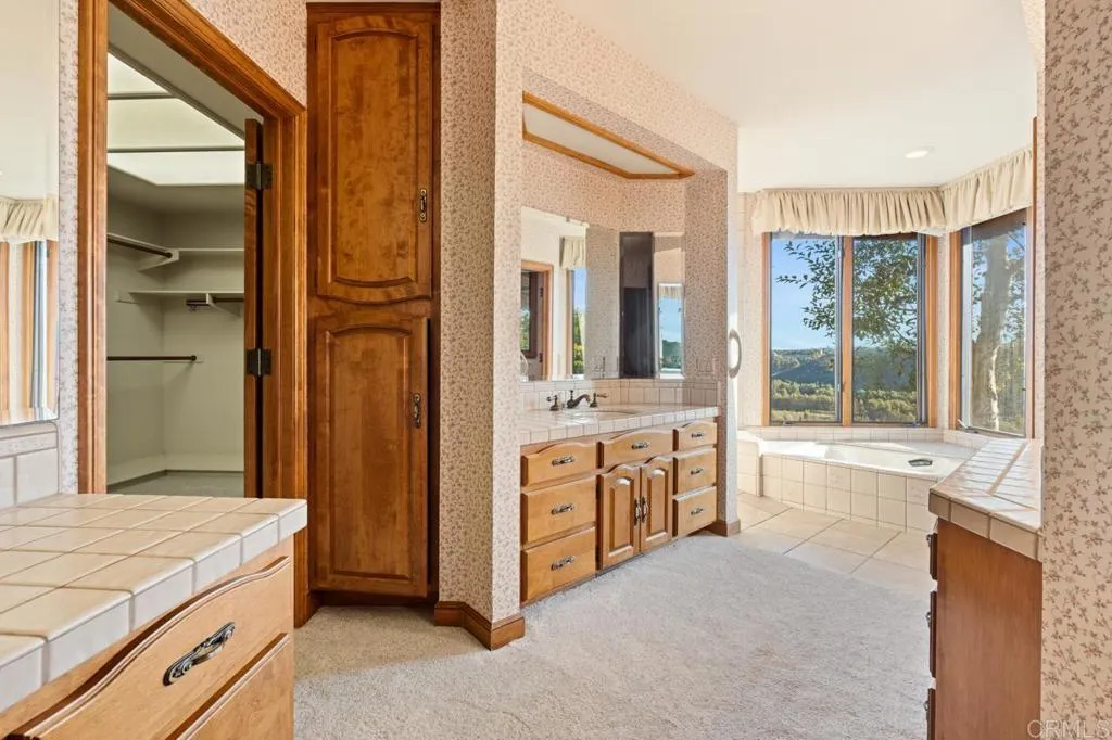 https://cdn.realtyfeed.com/cdn/127/306582890/ceb9dfc153220661e3fc061823cae242.webp