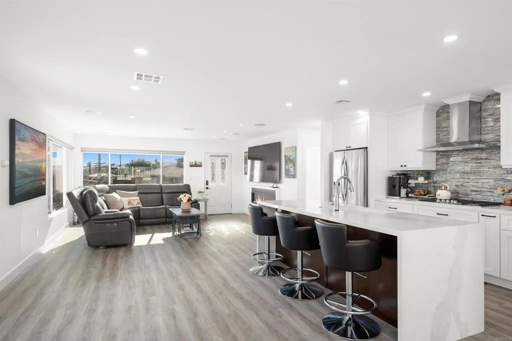 https://cdn.realtyfeed.com/cdn/127/306582951/72d29e2872ad3218ddbfec788d9a6bd4.webp