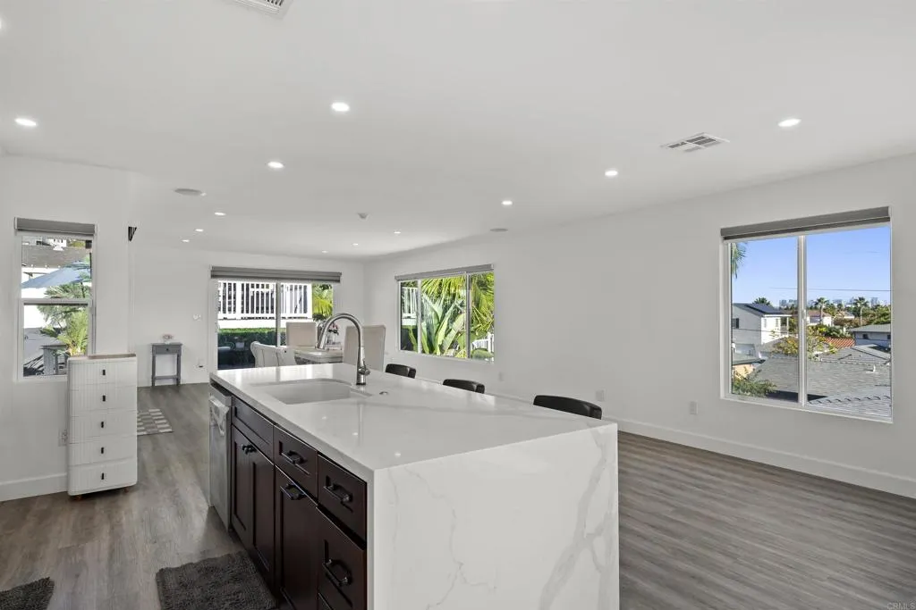 https://cdn.realtyfeed.com/cdn/127/306582951/a90ee9f24ad19513c1164c917b4259f0.webp