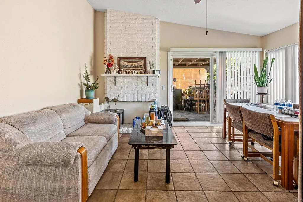 https://cdn.realtyfeed.com/cdn/127/306582967/8fd9606232f19cebc4838b8777fd4c56.webp