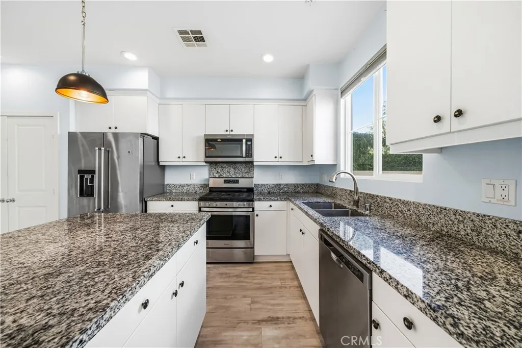 https://cdn.realtyfeed.com/cdn/127/306582992/93f7fefc4076ac4f1f032237727ac3c2.webp