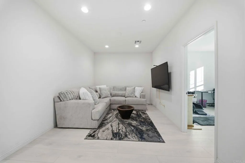 https://cdn.realtyfeed.com/cdn/127/306583069/c31661f1195cba756f8912d02d791479.webp